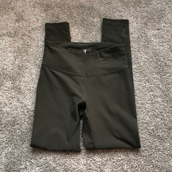 *SOLD* Mondetta Olive Green Leggings - Picture 3 of 4